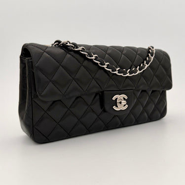 Chanel shoulder black